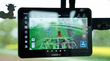 Banner de fondo gris, utilizado como divisor de sección o elemento visual en la página web.