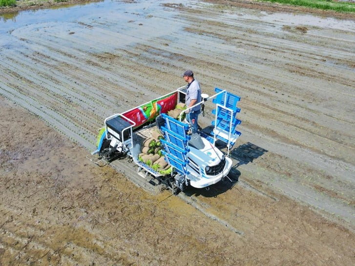 Planteuse de riz équipée du système de guidage automatique CHCNAV
