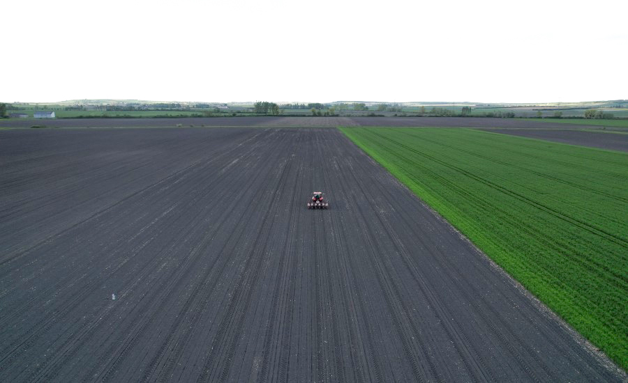 O sistema de auto-direção do trator aumenta a eficiência da agricultura
