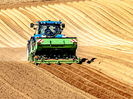 Systemy CHCNAV zapewniają precyzyjny siew, osiągając maksymalne plony i obniżając koszty nasion.